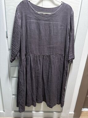 Relaxed Scoop 100% Linen Midi Dress in Gray